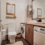 Daire Stylish 2br With Terrace & Garage Parking Budapeşte