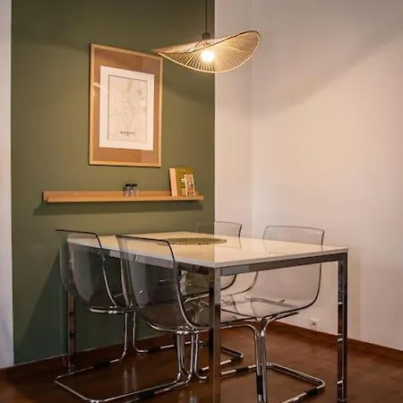 Stylish 2br With Terrace & Garage Parking Apartment Budapest