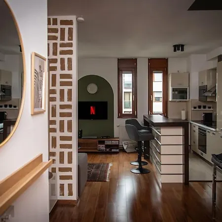 Apartment Stylish 2br With Terrace & Garage Parking Budapest