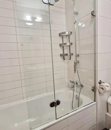 Apartment Stylish 2br With Terrace & Garage Parking *