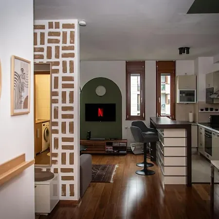Stylish 2br With Terrace & Garage Parking *