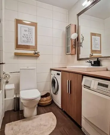 Apartment Stylish 2br With Terrace & Garage Parking Budapest