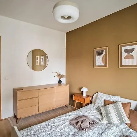 Apartment Stylish 2br With Terrace & Garage Parking Budapest